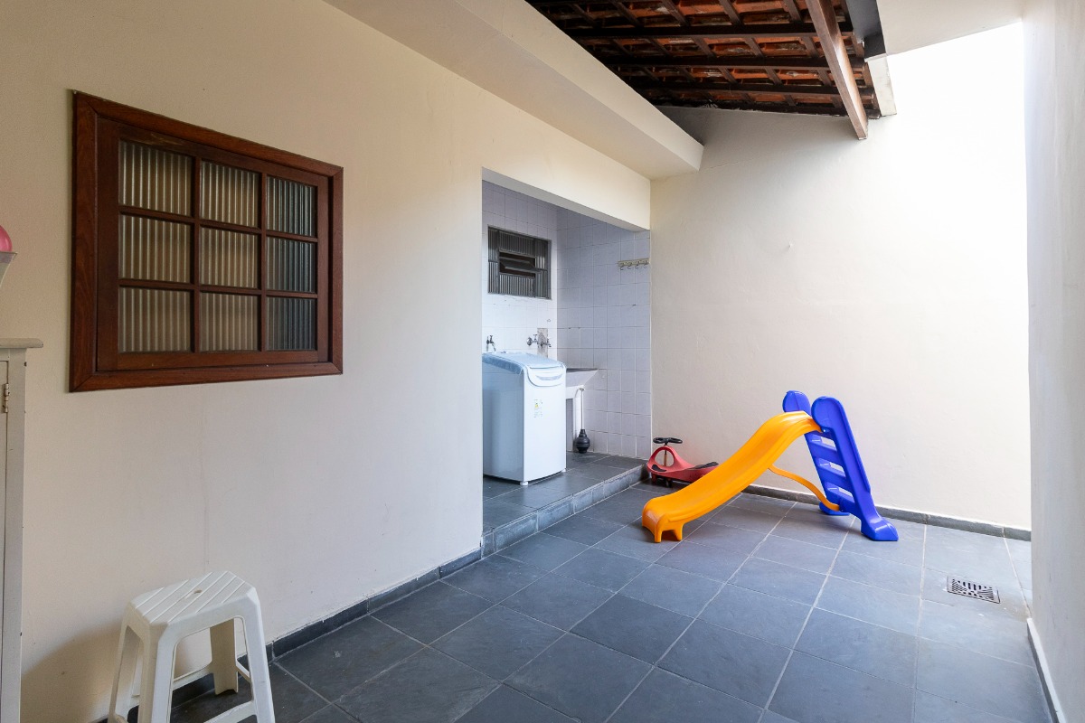 Casa à venda com 3 quartos, 150m² - Foto 11