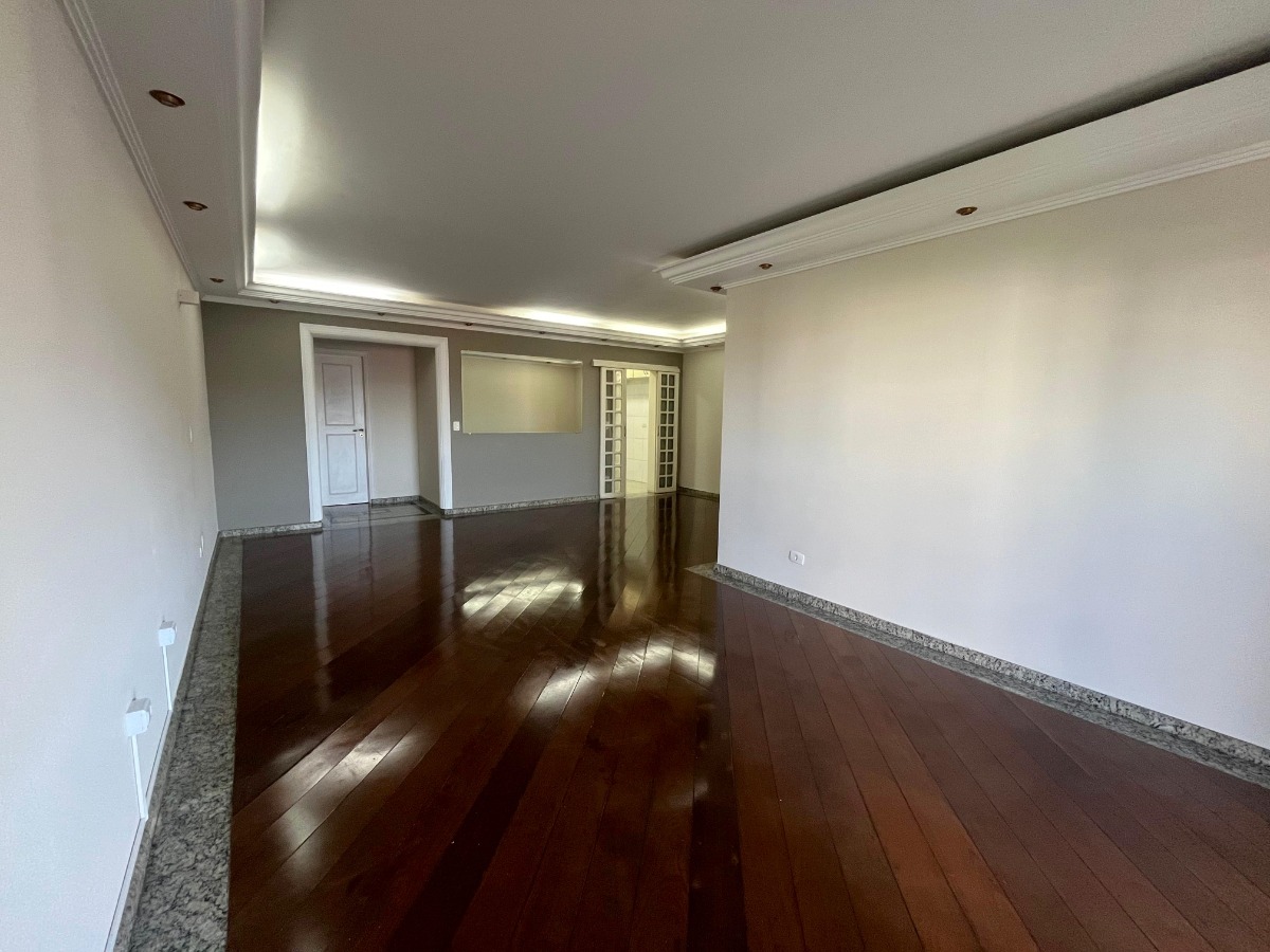 Apartamento à venda com 4 quartos, 176m² - Foto 1