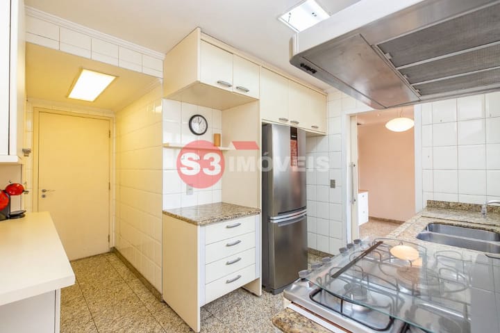 Apartamento à venda com 3 quartos, 219m² - Foto 23