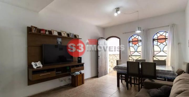 Casa à venda com 2 quartos, 120m² - Foto 1