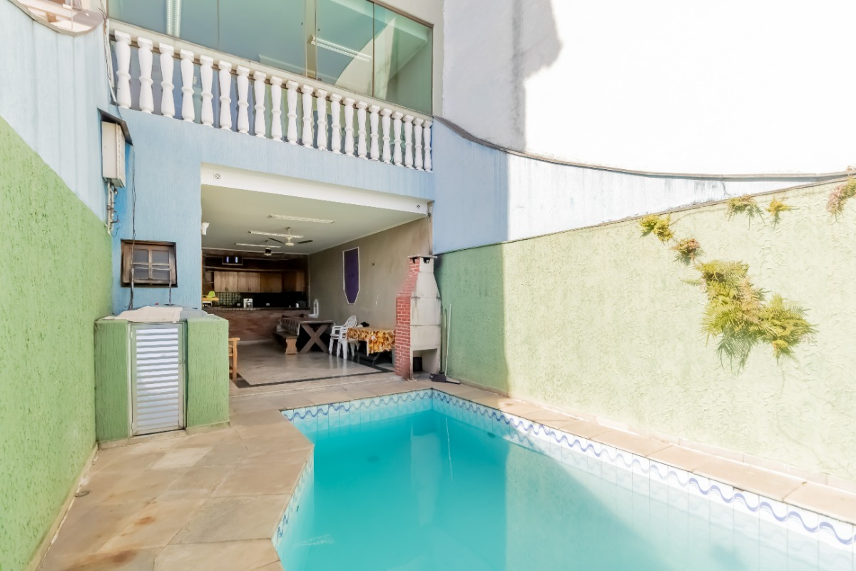 Casa à venda com 4 quartos, 385m² - Foto 1