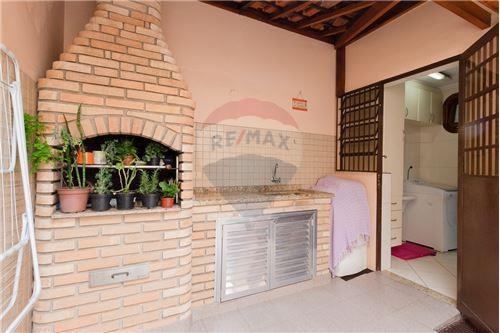 Casa à venda com 3 quartos, 200m² - Foto 12