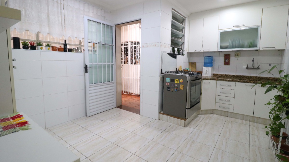 Casa à venda com 4 quartos, 200m² - Foto 28