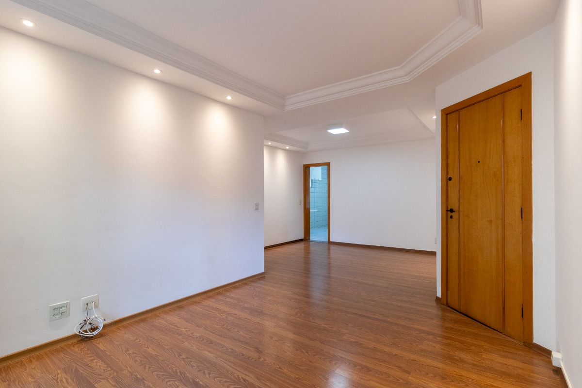 Apartamento à venda com 3 quartos, 110m² - Foto 2