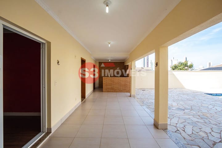 Casa à venda com 4 quartos, 297m² - Foto 11