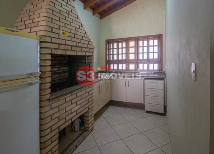 Casa à venda com 3 quartos, 300m² - Foto 9