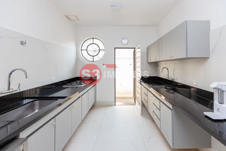 Casa à venda com 4 quartos, 450m² - Foto 17