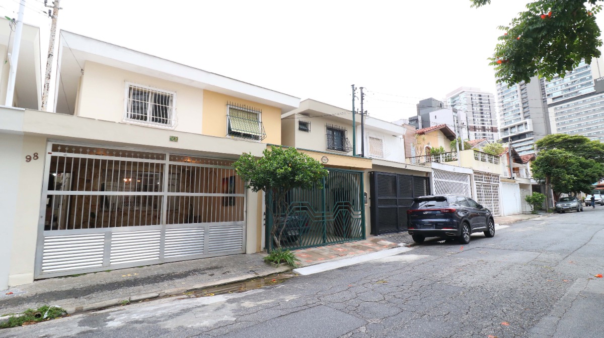 Casa à venda com 5 quartos, 200m² - Foto 1