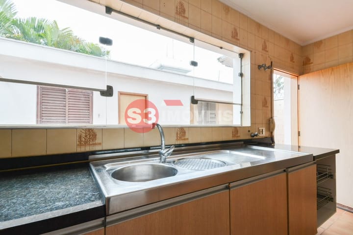 Casa à venda com 4 quartos, 331m² - Foto 25