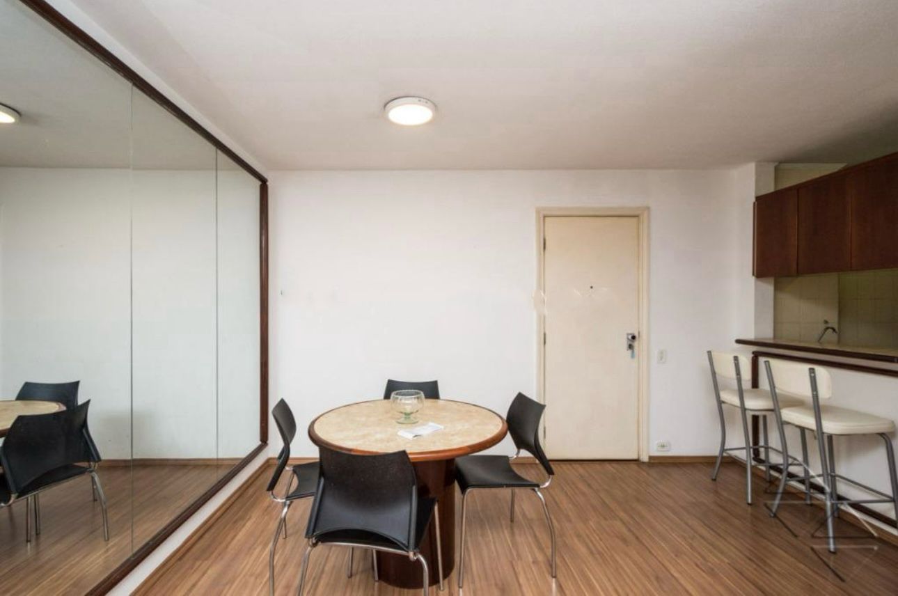 Apartamento à venda com 2 quartos, 70m² - Foto 2