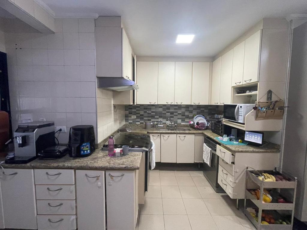 Apartamento à venda com 3 quartos, 138m² - Foto 2