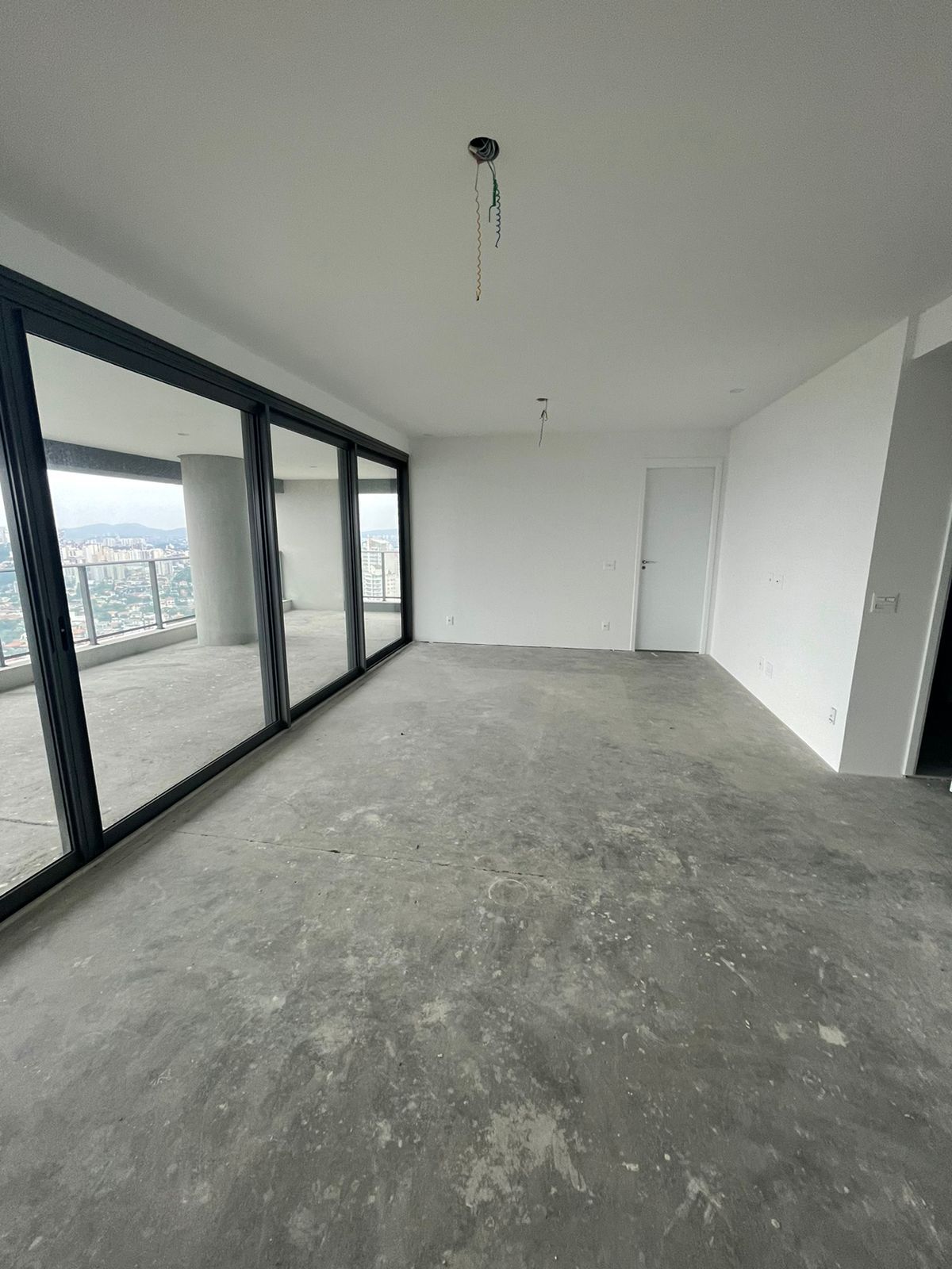 Apartamento à venda com 4 quartos, 275m² - Foto 2