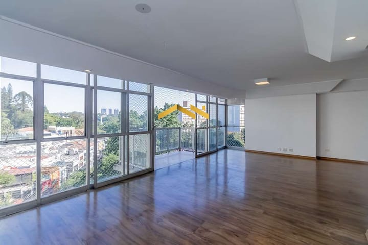 Apartamento à venda com 3 quartos, 206m² - Foto 1