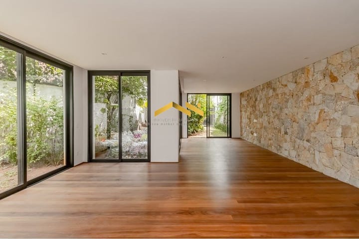 Casa à venda com 3 quartos, 318m² - Foto 1