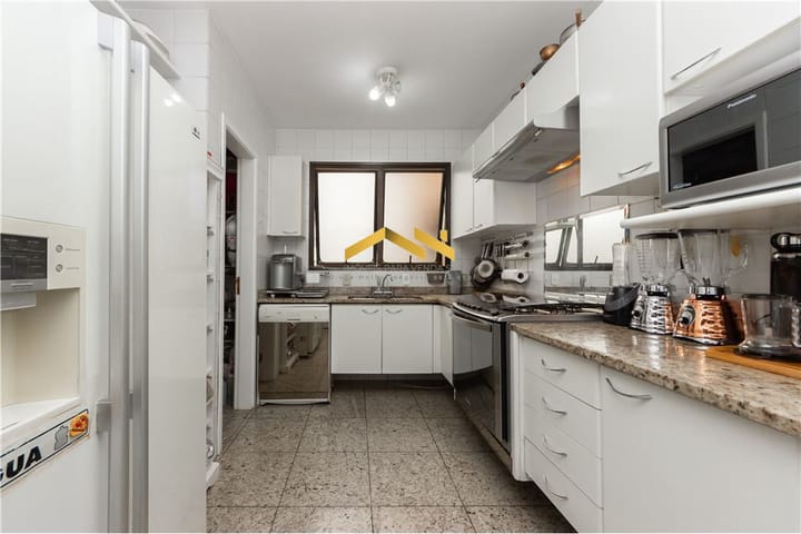 Apartamento à venda com 4 quartos, 208m² - Foto 17