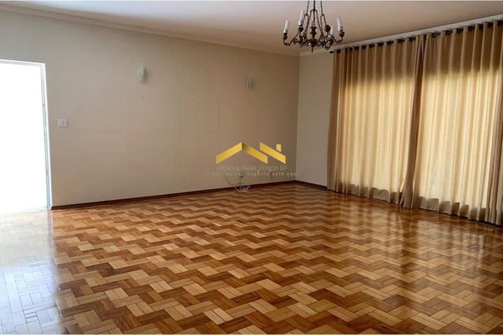 Casa à venda com 5 quartos, 208m² - Foto 1