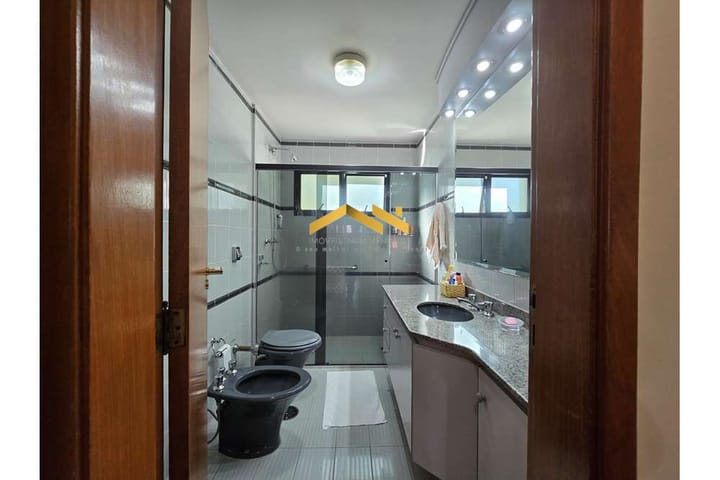 Apartamento à venda com 4 quartos, 214m² - Foto 11