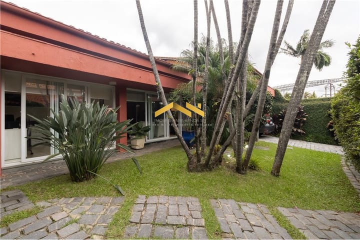 Casa à venda com 3 quartos, 300m² - Foto 1