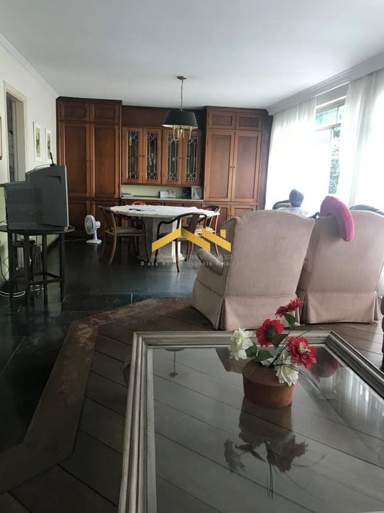 Apartamento à venda com 3 quartos, 240m² - Foto 4