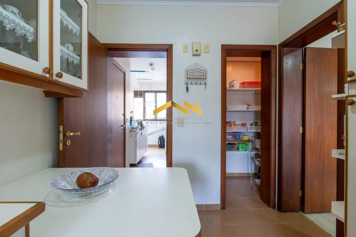 Apartamento à venda com 3 quartos, 243m² - Foto 9