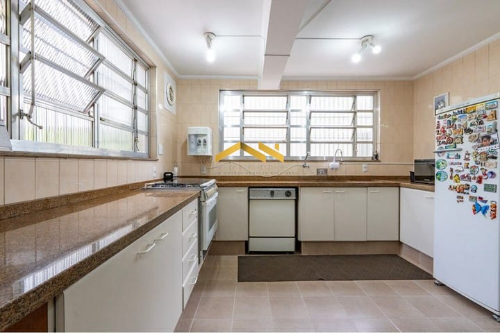 Casa à venda com 3 quartos, 223m² - Foto 4