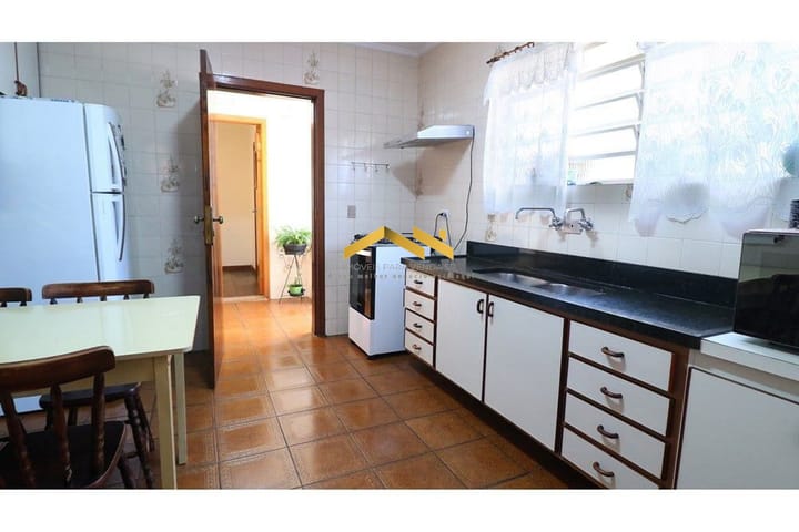 Casa à venda com 4 quartos, 250m² - Foto 6