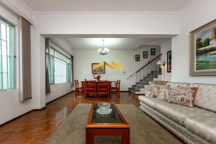 Casa à venda com 4 quartos, 226m² - Foto 1