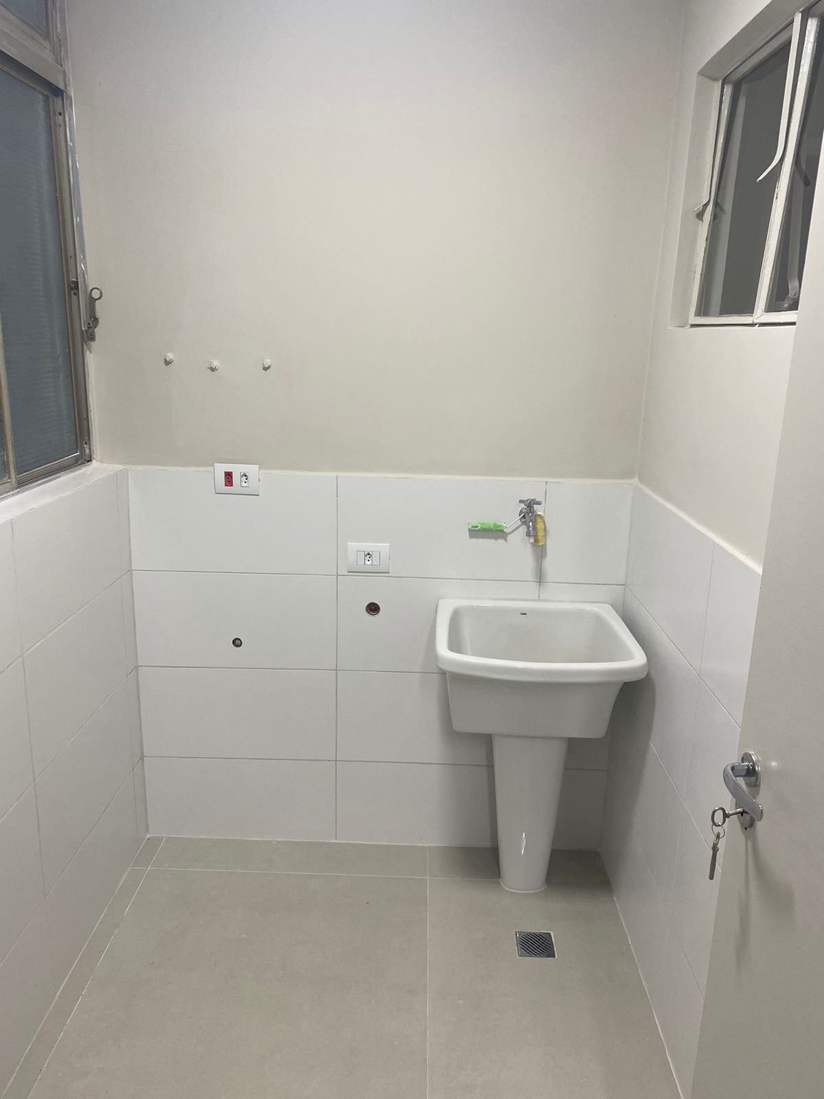 Apartamento à venda com 3 quartos, 94m² - Foto 3