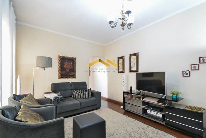 Casa à venda com 4 quartos, 180m² - Foto 1