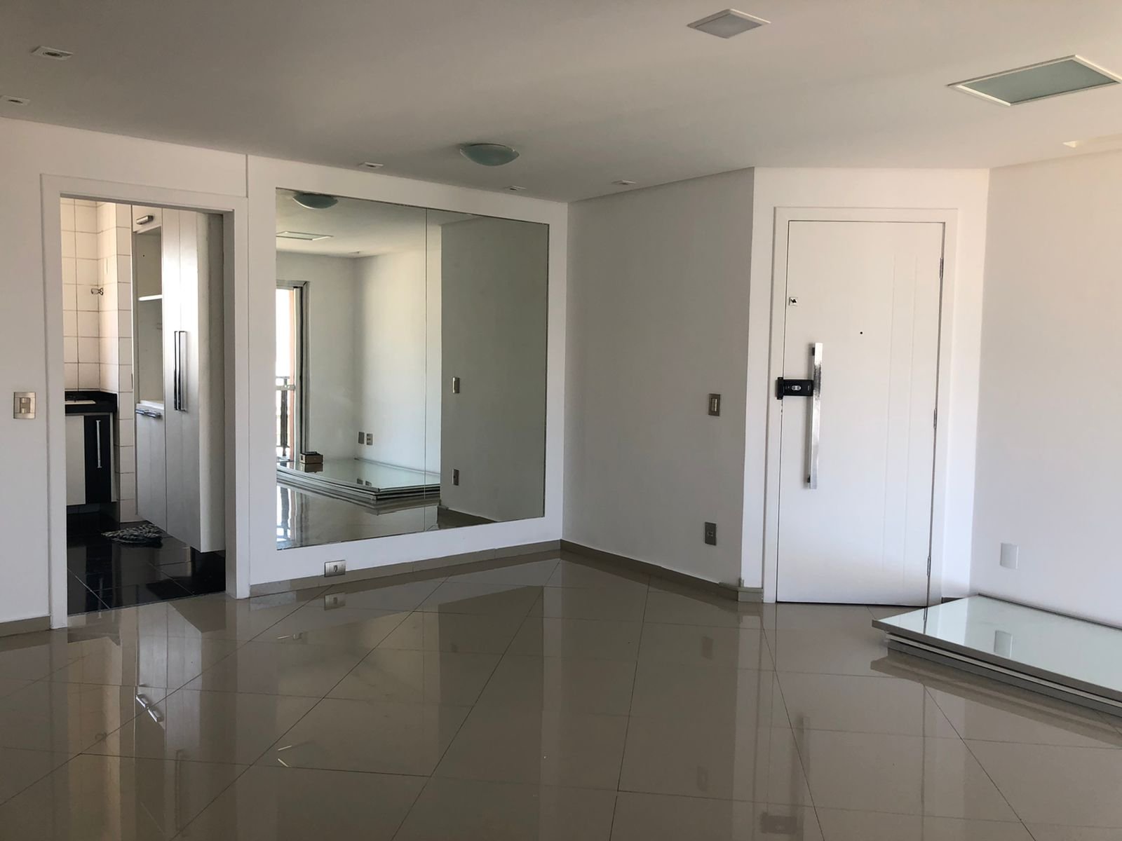 Apartamento à venda com 2 quartos, 81m² - Foto 3