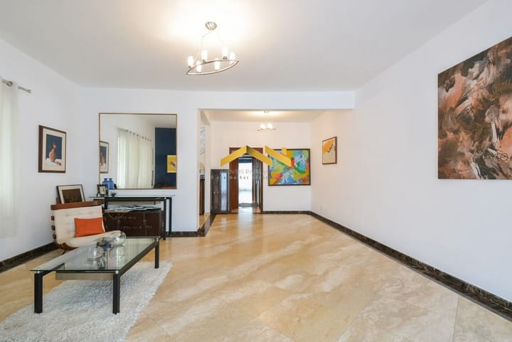 Casa à venda com 3 quartos, 250m² - Foto 1