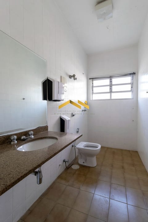 Casa à venda com 3 quartos, 208m² - Foto 2