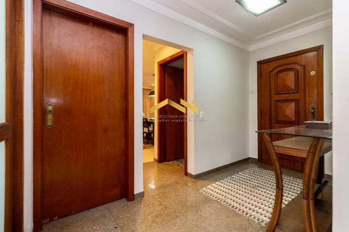 Casa à venda com 3 quartos, 230m² - Foto 1