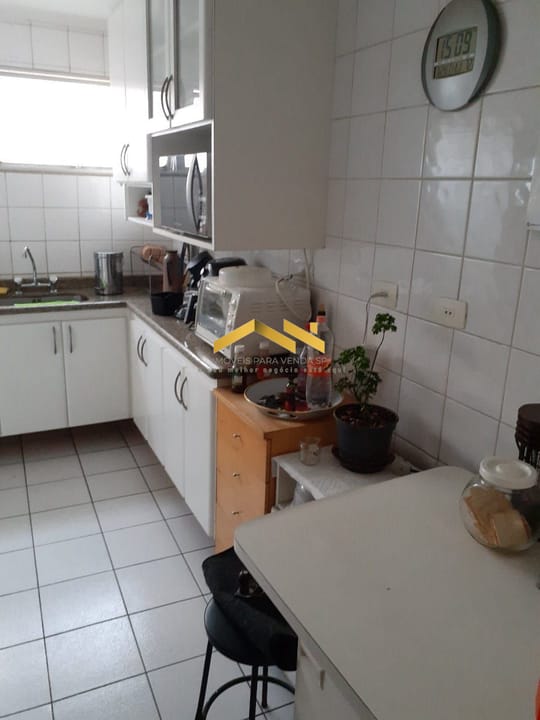 Apartamento à venda com 2 quartos, 70m² - Foto 2