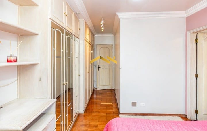 Apartamento à venda com 4 quartos, 200m² - Foto 2