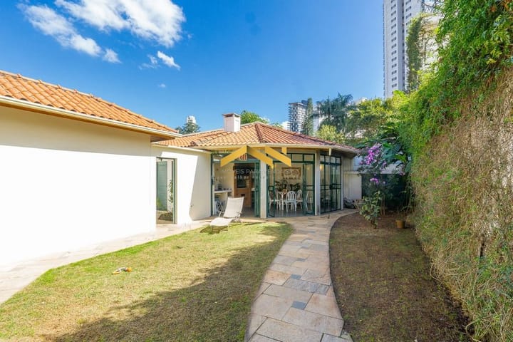 Casa à venda com 3 quartos, 288m² - Foto 1