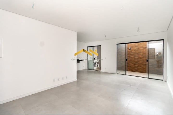 Casa à venda com 3 quartos, 110m² - Foto 1