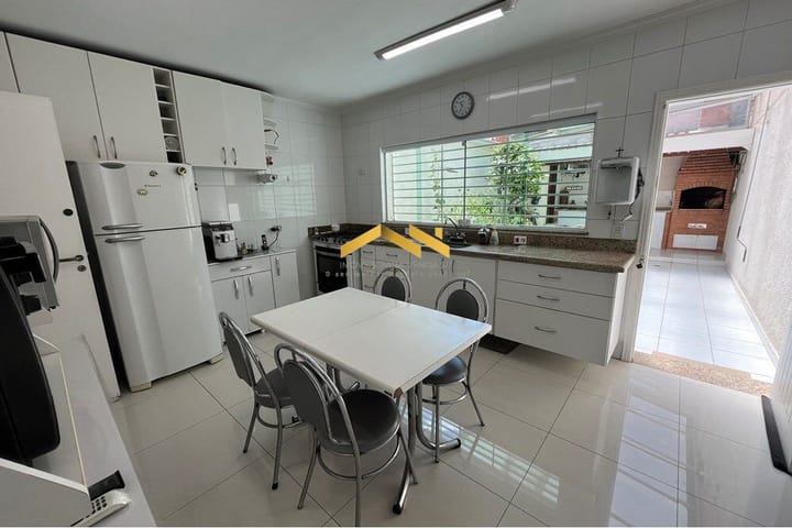 Casa à venda com 3 quartos, 208m² - Foto 8