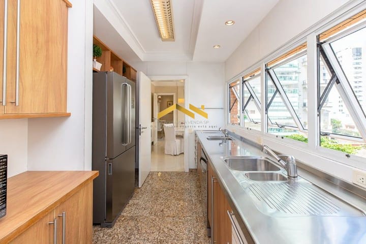 Apartamento à venda com 3 quartos, 243m² - Foto 2