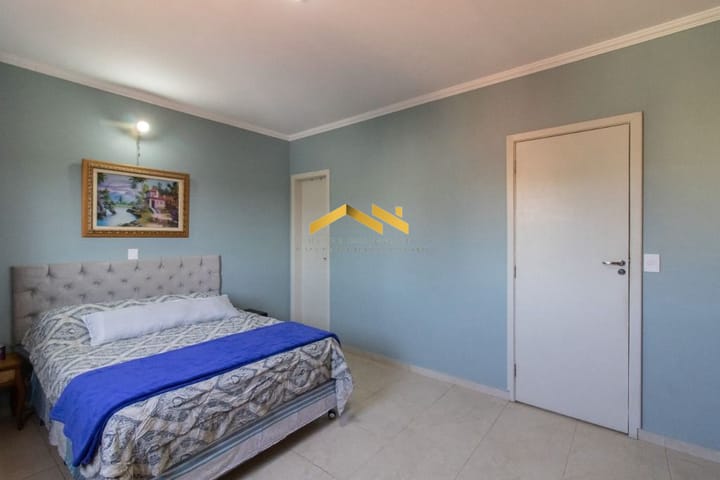 Casa à venda com 3 quartos, 194m² - Foto 4