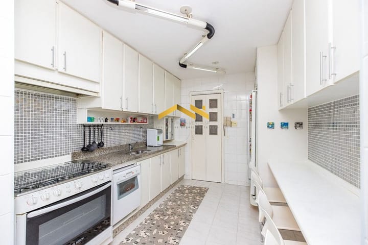 Apartamento à venda com 3 quartos, 151m² - Foto 4