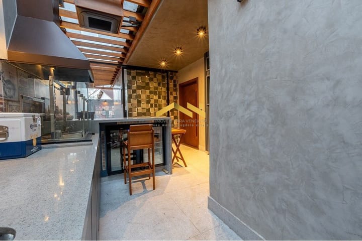 Casa à venda com 3 quartos, 381m² - Foto 1