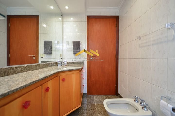 Apartamento à venda com 4 quartos, 226m² - Foto 7