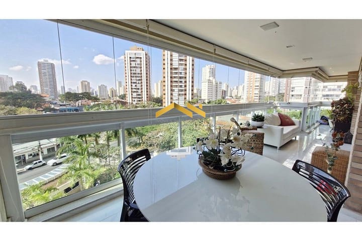 Apartamento à venda com 3 quartos, 240m² - Foto 1