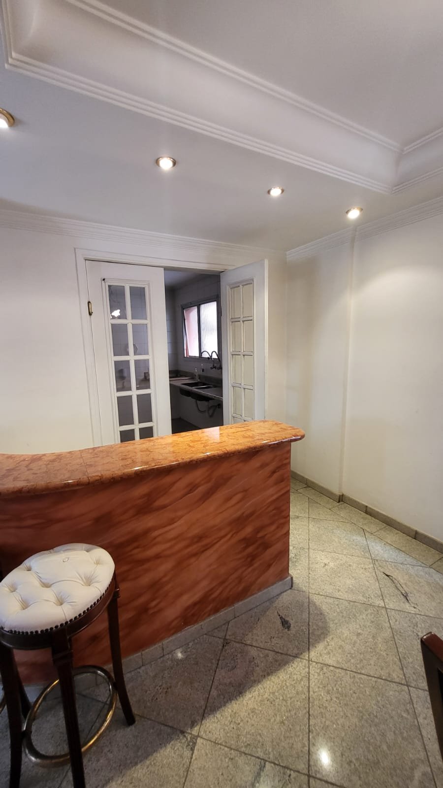 Apartamento à venda com 2 quartos, 104m² - Foto 1