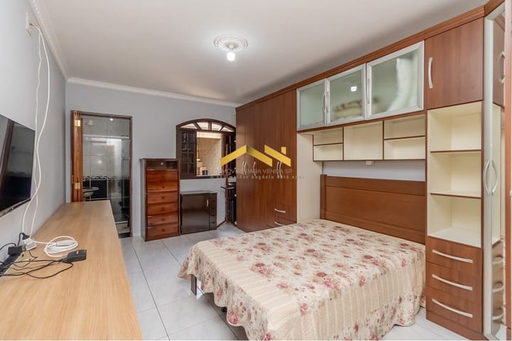 Casa à venda com 3 quartos, 211m² - Foto 4