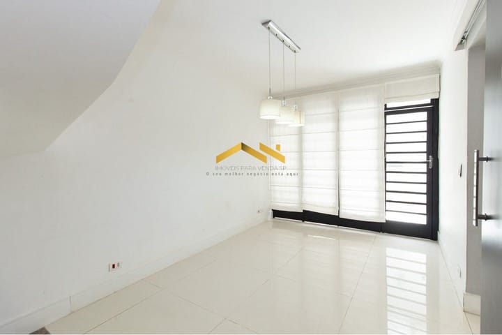 Casa à venda com 3 quartos, 109m² - Foto 1