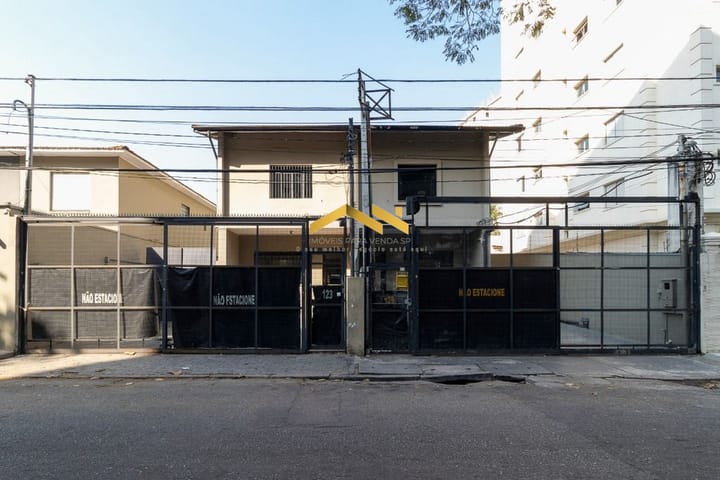 Casa à venda com 3 quartos, 208m² - Foto 1