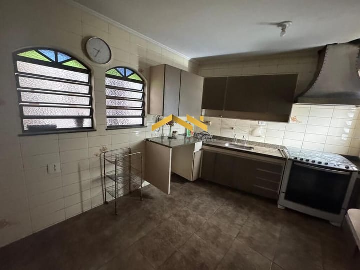 Casa à venda com 5 quartos, 256m² - Foto 8