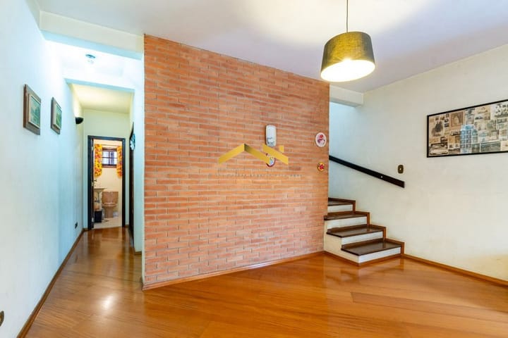 Casa à venda com 3 quartos, 191m² - Foto 1